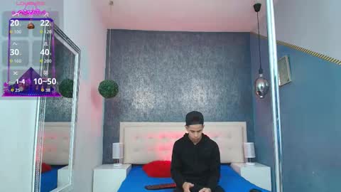 Snapshot of erick_zhimerman chatting on November 10, 2025, 5:06 am online show from November 10, 2025, 5:06 am