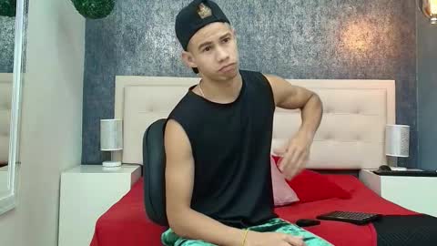 Snapshot of erick_zhimerman chatting on February 2, 2026, 4:11 am online show from February 2, 2026, 4:11 am