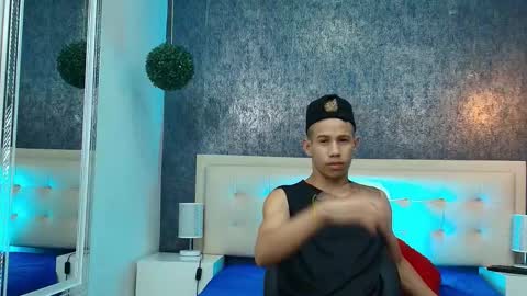 Snapshot of erick_zhimerman chatting on February 4, 2026, 3:56 am online show from February 4, 2026, 3:56 am