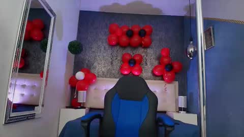 Snapshot of erick_zhimerman chatting on February 9, 2026, 4:05 am online show from February 9, 2026, 4:05 am