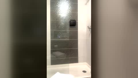 EricSwainn online show from April 18, 2026, 7:58 pm