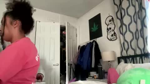 Lea  Erik online show from November 4, 2025, 7:02 pm