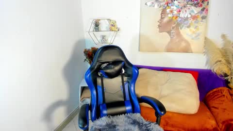 Snapshot of erika_lyrics chatting on February 25, 2026, 8:13 am E R I K A - L Y R I C S online show from February 25, 2026, 8:13 am