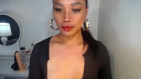 erika_madrigal online show from September 24, 2025, 9:40 pm