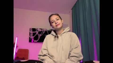 Snapshot of erika_miu chatting on October 25, 2025, 5:08 pm Erika Miu online show from October 25, 2025, 5:08 pm