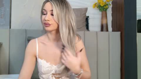 Erika online show from November 11, 2025, 8:58 am