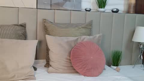 Erika online show from November 17, 2025, 12:22 pm