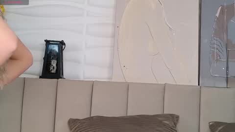 Erika online show from November 25, 2025, 12:38 pm