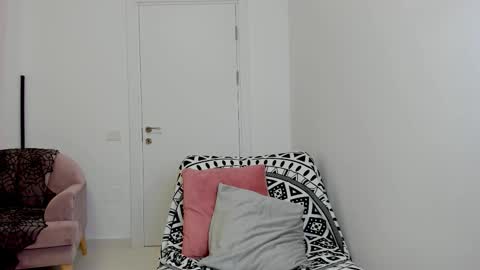 Erikabeee online show from November 10, 2025, 6:34 am