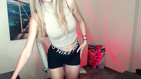 Snapshot of erikagavin chatting on October 25, 2025, 1:18 pm Erika online show from October 25, 2025, 1:18 pm