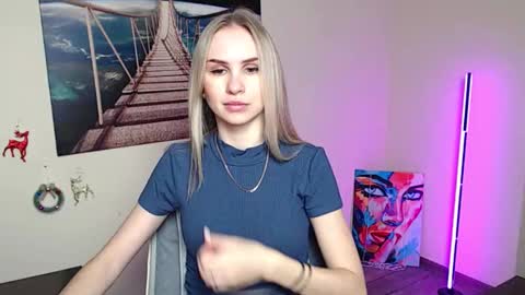 Erika online show from December 19, 2025, 1:18 pm