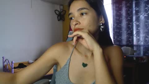 erina_1 online show from February 1, 2025, 5:05 pm