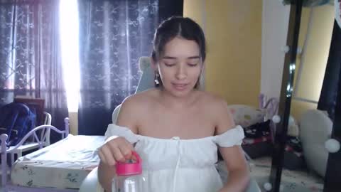 erina_1 online show from November 4, 2025, 4:28 pm