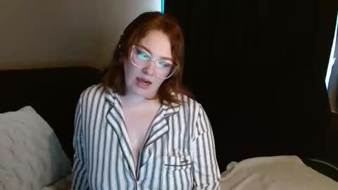 Erinlove online show from November 12, 2025, 5:24 pm