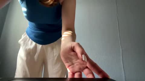 Lily online show from May 23, 2026, 5:12 am