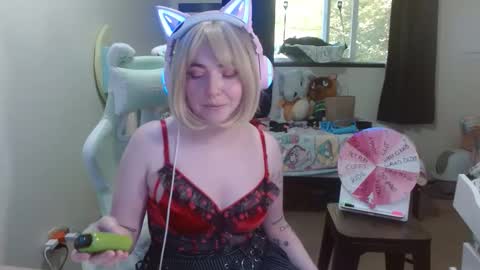 Snapshot of eris_the_doll chatting on October 5, 2025, 11:57 pm ErisTheDoll online show from October 5, 2025, 11:57 pm
