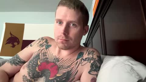 eriwat713 online show from March 4, 2025, 11:32 pm