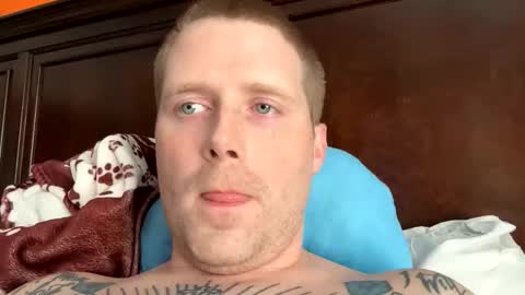 eriwat713 online show from April 4, 2026, 8:06 pm