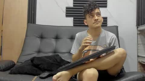 eros_fang online show from November 28, 2025, 9:34 am