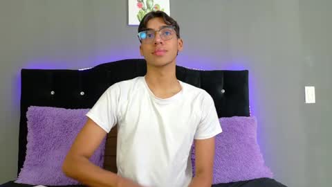 Eros Lux1 online show from May 31, 2026, 3:19 pm