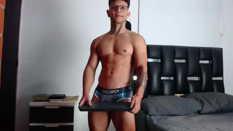 Snapshot of erosscott chatting on February 10, 2026, 12:37 am Eros online show from February 10, 2026, 12:37 am