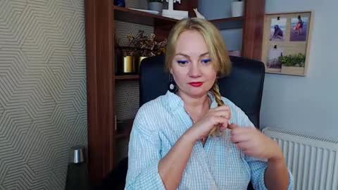 Snapshot of erotic_kaya chatting on November 17, 2025, 5:52 pm KAYA online show from November 17, 2025, 5:52 pm