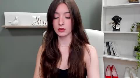 Leah online show from December 6, 2024, 11:11 am