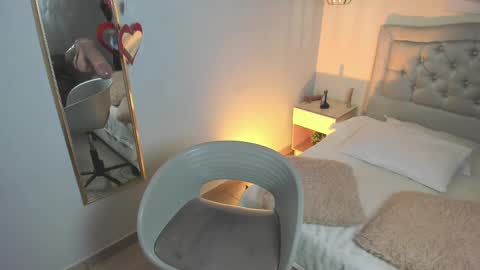 Escarlet online show from September 11, 2025, 3:23 pm