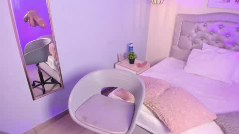 Escarlet online show from October 3, 2025, 2:03 pm