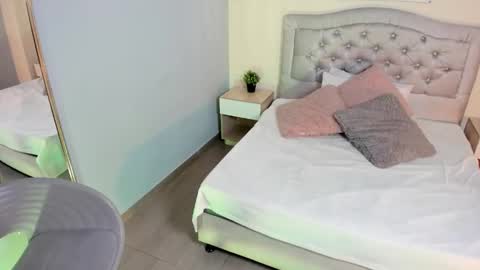 Escarlet online show from October 27, 2025, 12:53 pm