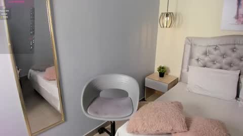 Escarlet online show from March 18, 2026, 11:46 am