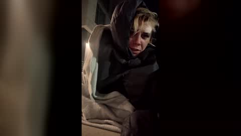 Snapshot of escence1994 chatting on February 7, 2026, 2:10 pm escence1994 online show from February 7, 2026, 2:10 pm