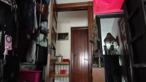 esimaralda online show from May 22, 2026, 1:39 pm