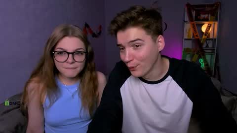 esma_shine online show from October 24, 2025, 7:10 pm