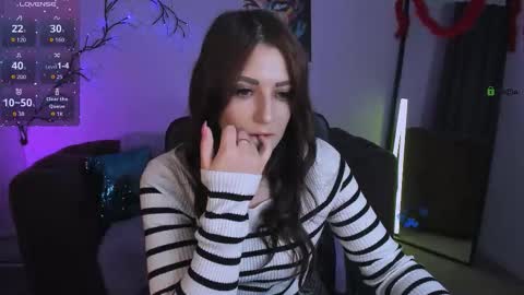 esma_shine online show from November 11, 2025, 8:09 pm