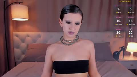 esme_fox online show from May 9, 2026, 5:07 pm