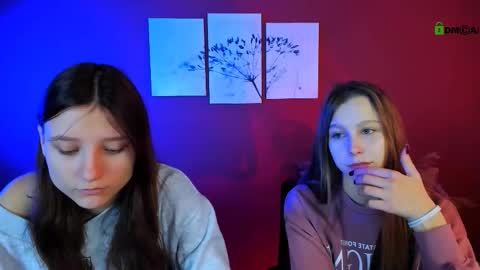 Snapshot of esme_moore_ chatting on October 17, 2025, 8:28 am esme_moore_ online show from October 17, 2025, 8:28 am