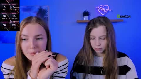 Snapshot of esme_moore_ chatting on November 7, 2025, 9:42 am esme_moore_ online show from November 7, 2025, 9:42 am