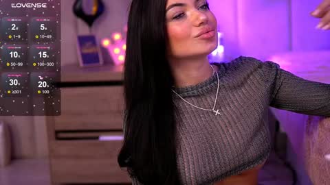 Snapshot of esmeluv chatting on January 15, 2025, 2:06 am Esme online show from January 15, 2025, 2:06 am