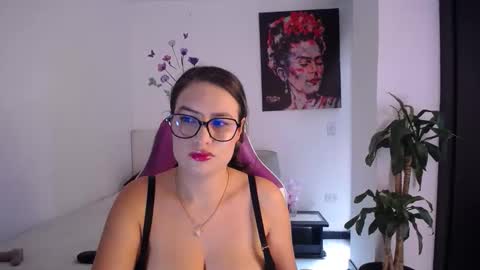 Esmeralda online show from April 5, 2026, 7:11 pm