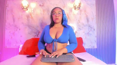 Snapshot of esmeralda_duarte chatting on January 14, 2025, 9:02 am esmeralda online show from January 14, 2025, 9:02 am