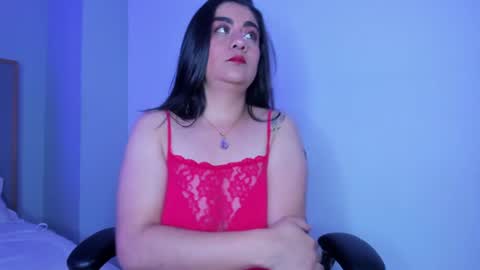 esmeralda_rose__ online show from June 17, 2026, 5:32 am