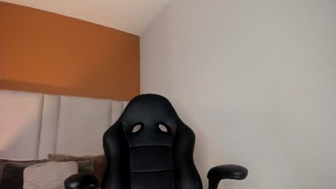 esmeralda_rose__ online show from June 26, 2026, 4:50 am