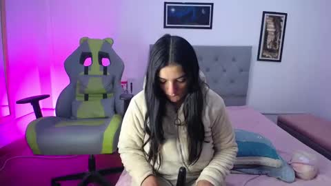 Snapshot of esmeraldaa_sc chatting on October 15, 2025, 5:51 am Perla online show from October 15, 2025, 5:51 am