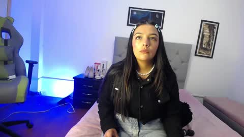 Snapshot of esmeraldaa_sc chatting on October 27, 2025, 4:27 am Perla online show from October 27, 2025, 4:27 am