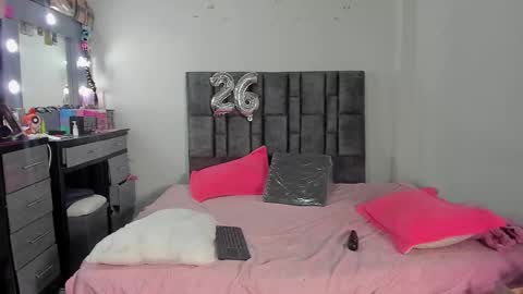 Perla online show from February 22, 2026, 7:29 am