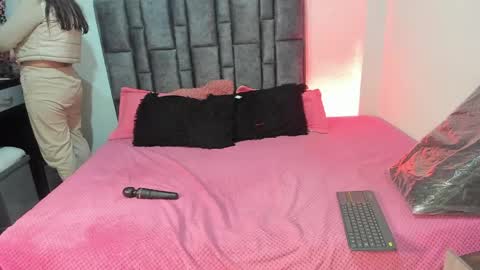 Perla online show from May 31, 2026, 7:04 am