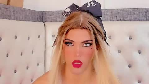 esmeraldasexycutee online show from July 7, 2026, 6:45 pm