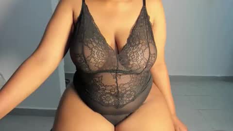 Esme online show from October 8, 2025, 11:08 am