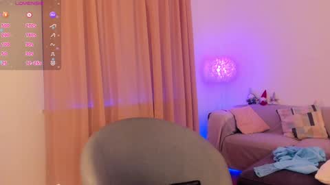 Snapshot of esmimilf chatting on January 3, 2025, 4:27 pm Esmi online show from January 3, 2025, 4:27 pm